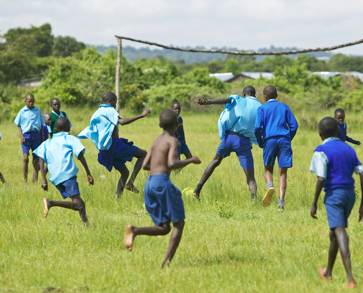 Crampons et ballon rond, des armes pour la paix ?